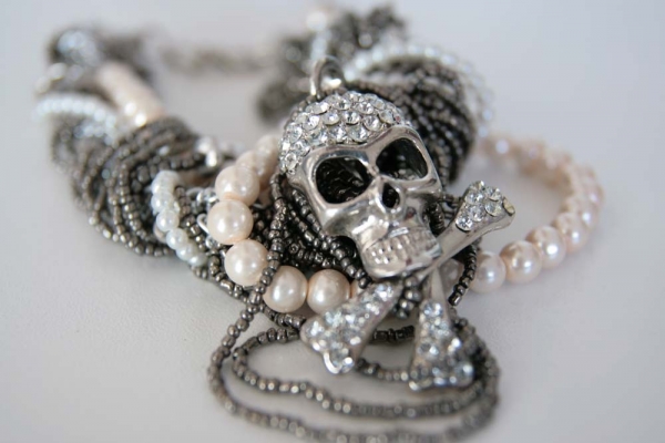 collier tete de mort.jpg