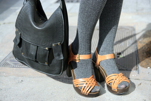 sandales sabot, chaussettes avec des sandales, sac en cuir fait main france