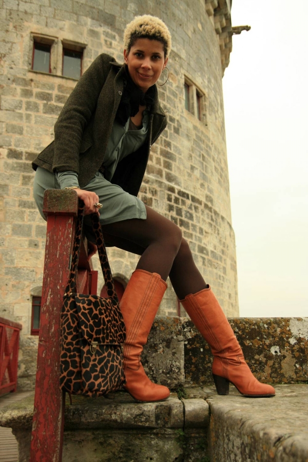 sac leopard poil, bottes cognac alberto fermani, robe chemise diesel