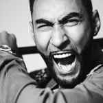 chanteur La Fouine avec une batte de baseball
